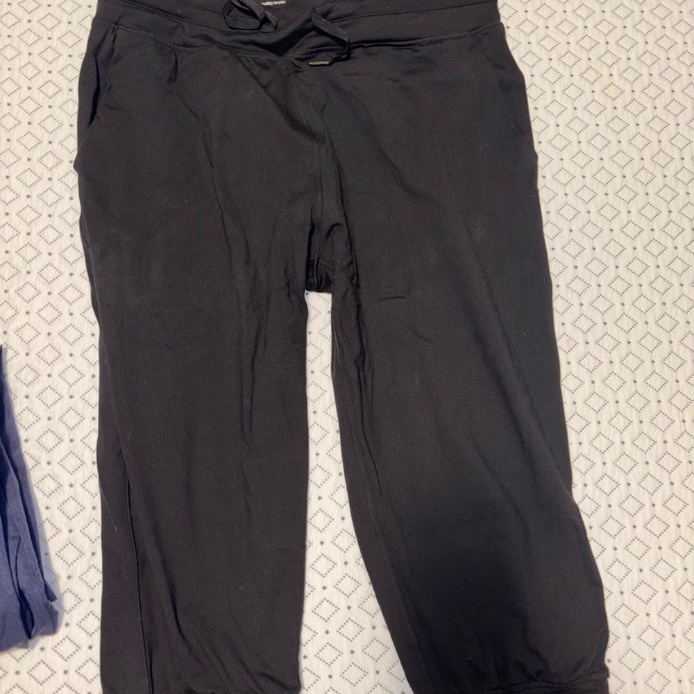 Black Zyia Capris